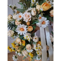 Wianek wiosenny kwiatowy na drzwi 